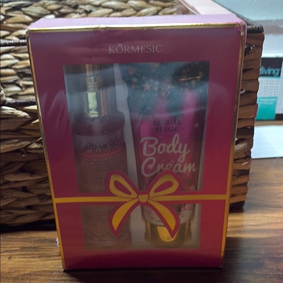 Pink Moisturizer and Body Oil Set - Picture 1 of 2